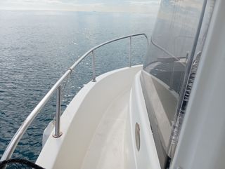 Barco Quicksilver pilothouse
