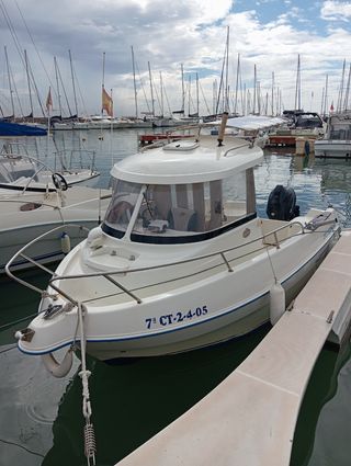 Barco Quicksilver pilothouse