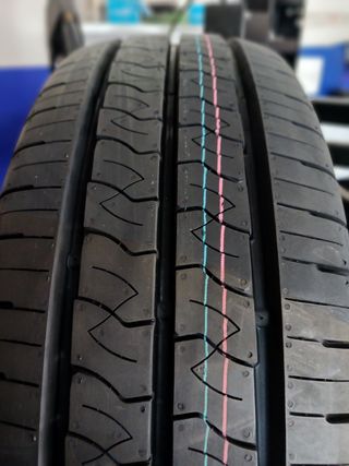 215 70 R15C 109-107T KUMHO PORTRAN KC53