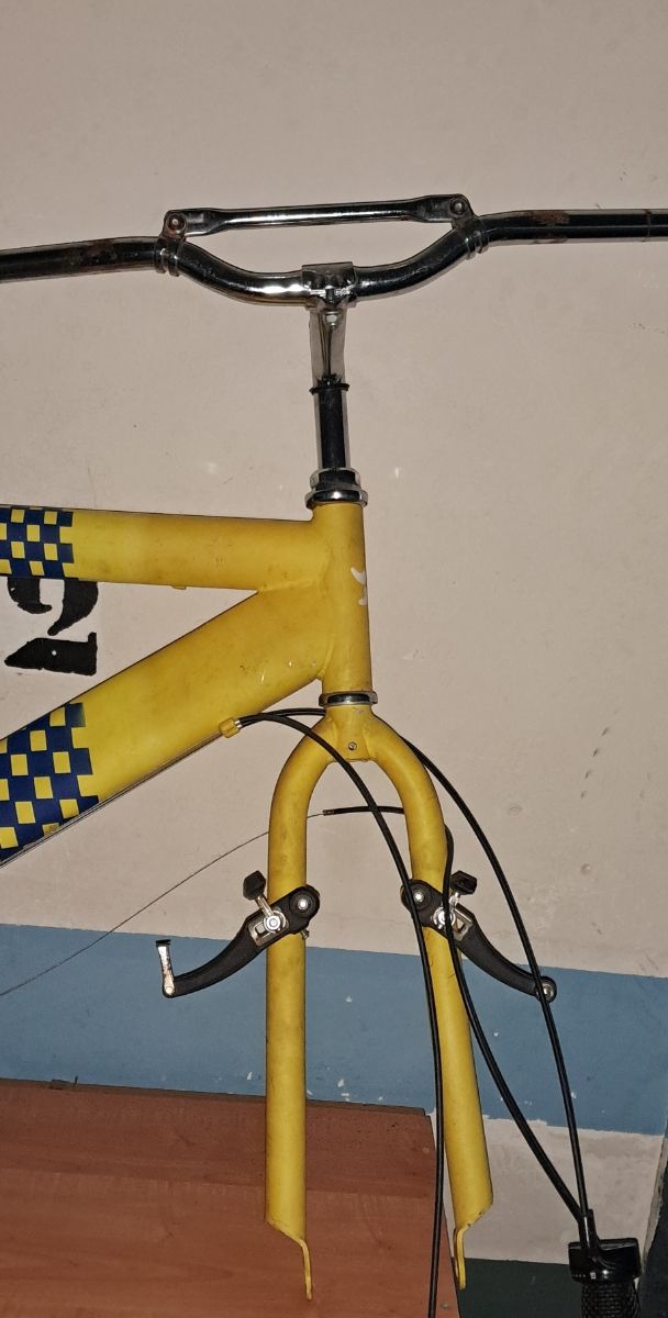 Cuadro bicicleta 26 pulgadas y piezas.