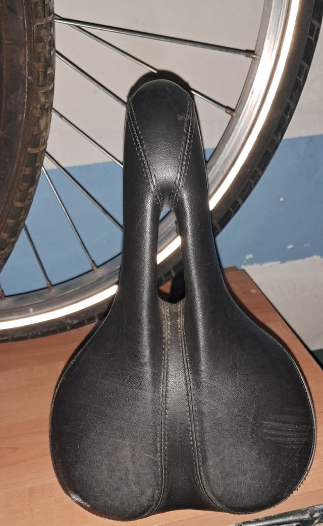 Cuadro bicicleta 26 pulgadas y piezas.