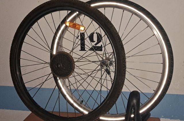 Cuadro bicicleta 26 pulgadas y piezas.