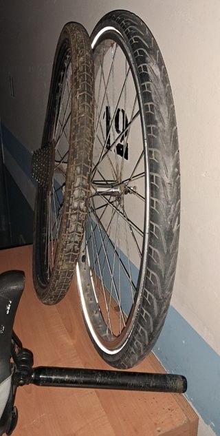 Cuadro bicicleta 26 pulgadas y piezas. 