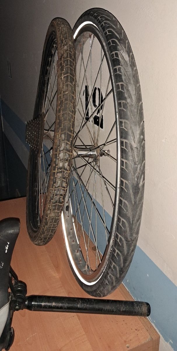 Cuadro bicicleta 26 pulgadas y piezas.