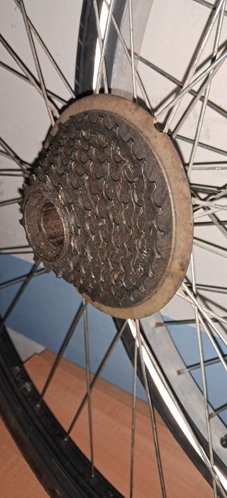 Cuadro bicicleta 26 pulgadas y piezas. 
