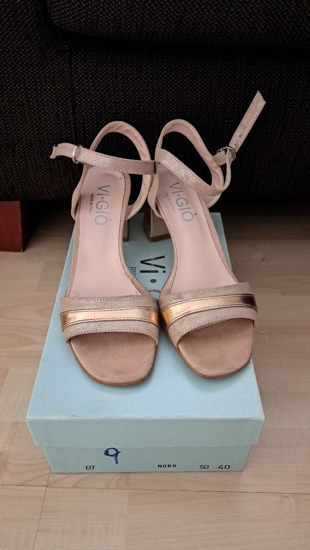 Sandali Nude