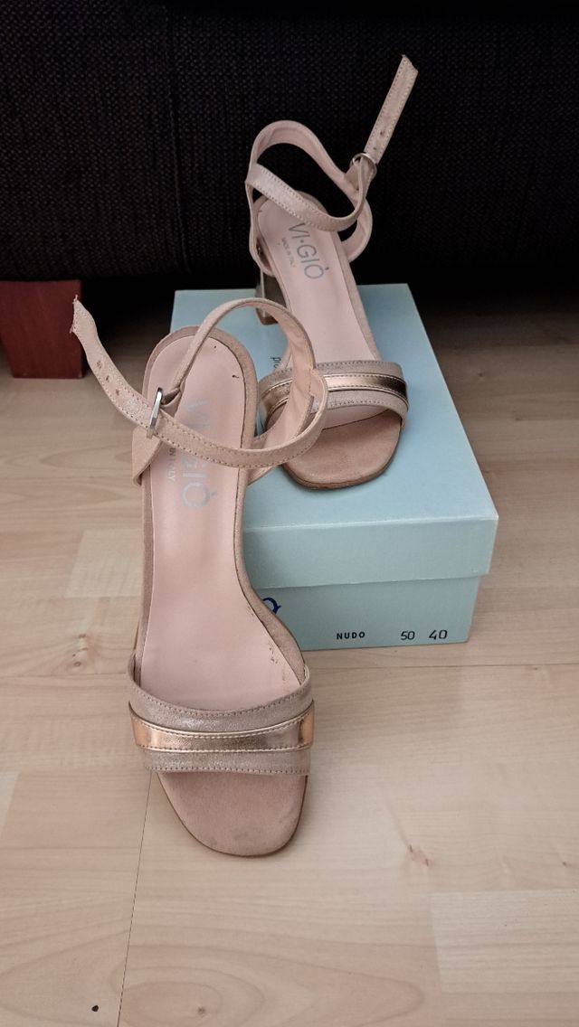 Sandali Nude