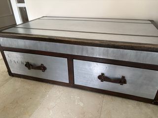 Mesa salón baul retro