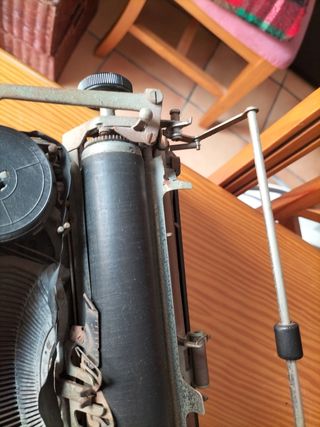 Maquina de escribir antigua