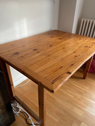 Mesa de madera maciza elevable