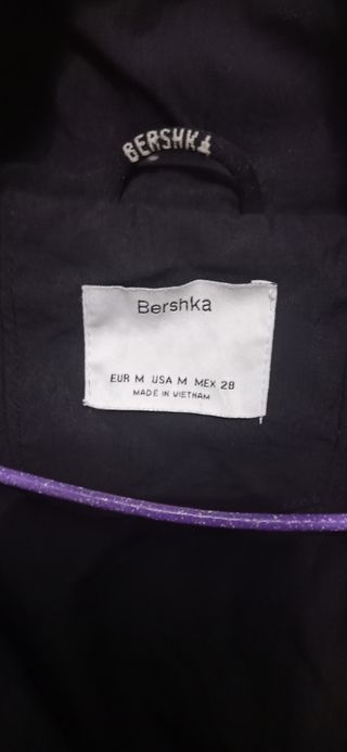 Abrigo negro de Bershka 