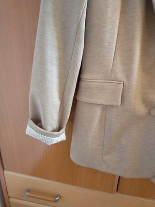 Americana beige Stradivarius nueva