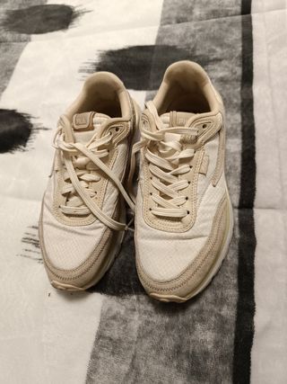 Se venden zapatillas fila