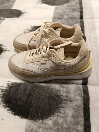 Se venden zapatillas fila