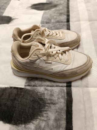 Se venden zapatillas fila