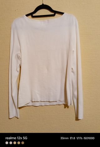Jersey crema con abalorio perla HyM