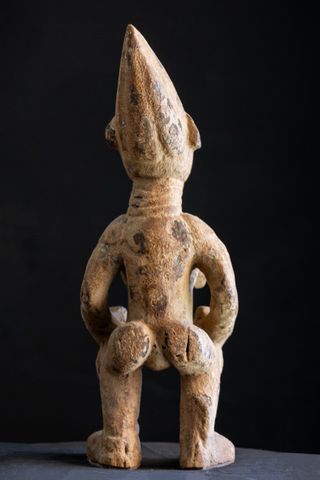 Escultura antigua de Reina Bangwa. Arte Africano.