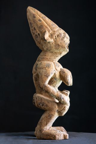 Escultura antigua de Reina Bangwa. Arte Africano.