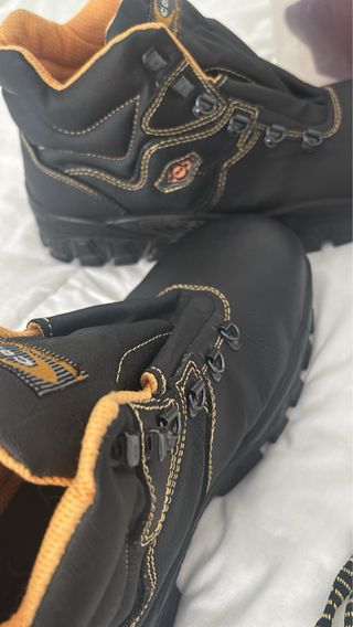 Zapatos de Proteccion COFRA / SIN USAR