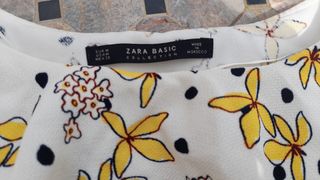 Blusa floreada Zara, talla M