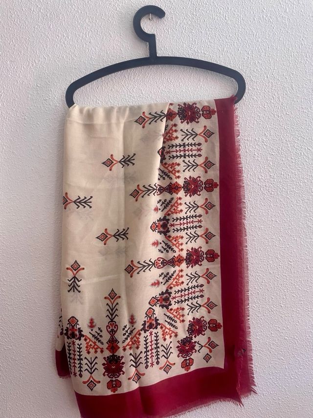 Pañuelo con bonito estampado Parfois