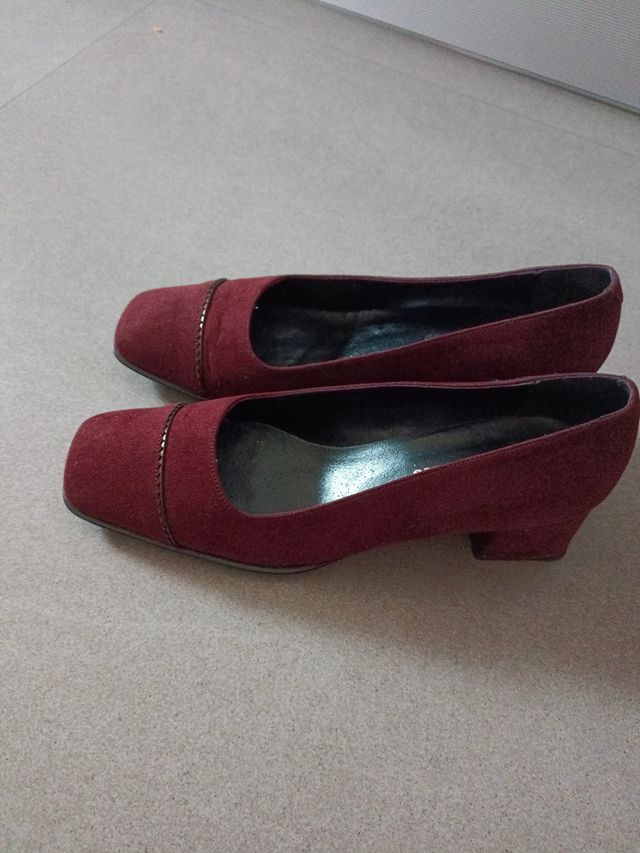 Zapatos Strover más bolso a juego. Antelina. 37.