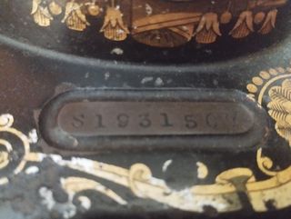 Maquina de coser con mueble