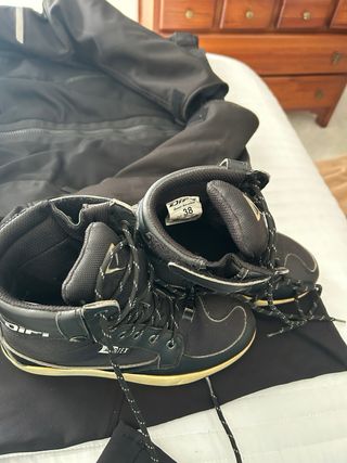 Chaquetas de moto pantalon y botas 
