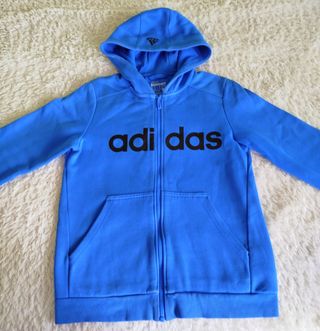 Sudadera marca Adidas.