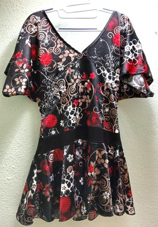 Vestido corto floral elegante, estilo boho chic