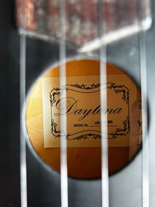 Ukelele negro soprano Daytona con funda
