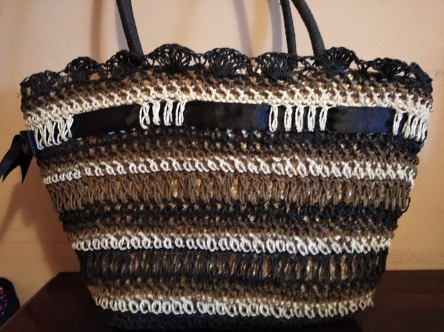 Borsa estiva in paglia e raffia
