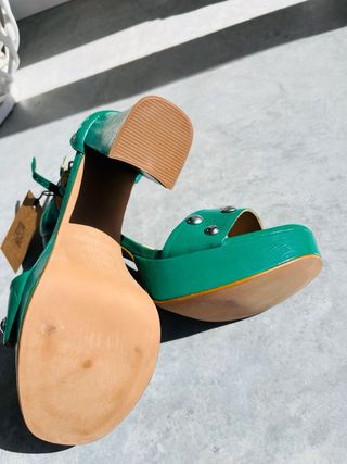 Sandalia piel tachuelas Vienty NUEVAS