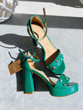 Sandalia piel tachuelas Vienty NUEVAS