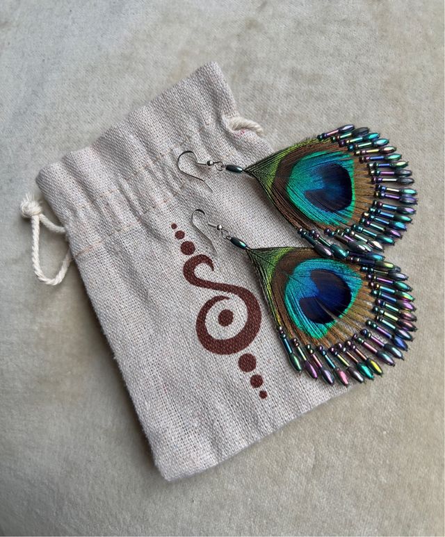 Pendientes plata Krishna pluma pavo real