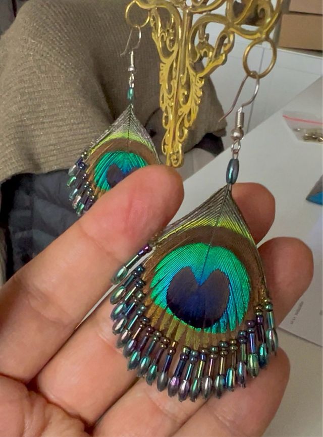 Pendientes plata Krishna pluma pavo real