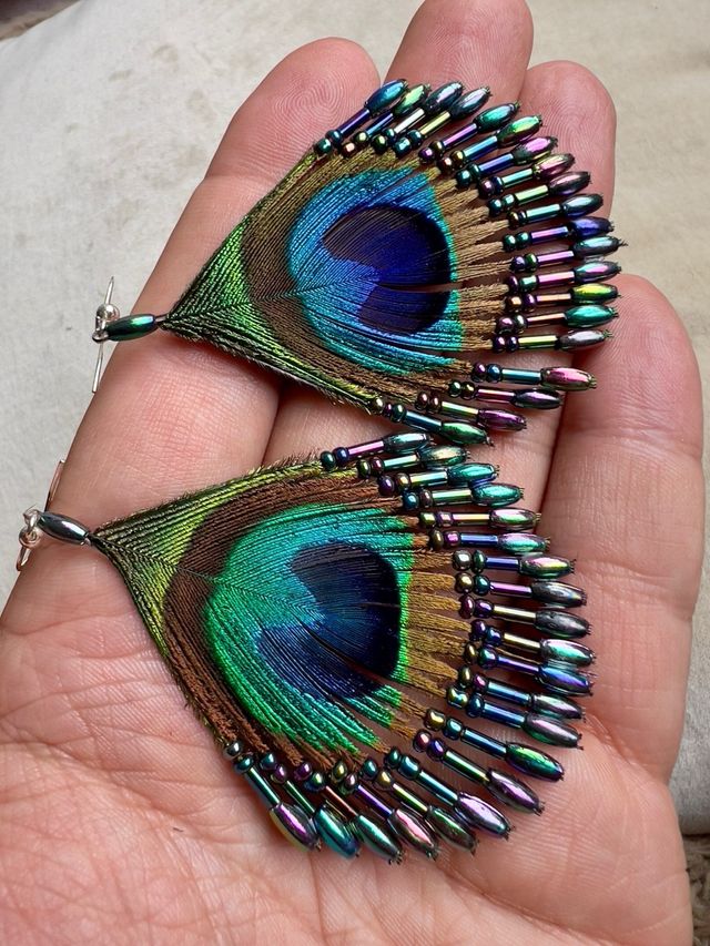 Pendientes plata Krishna pluma pavo real