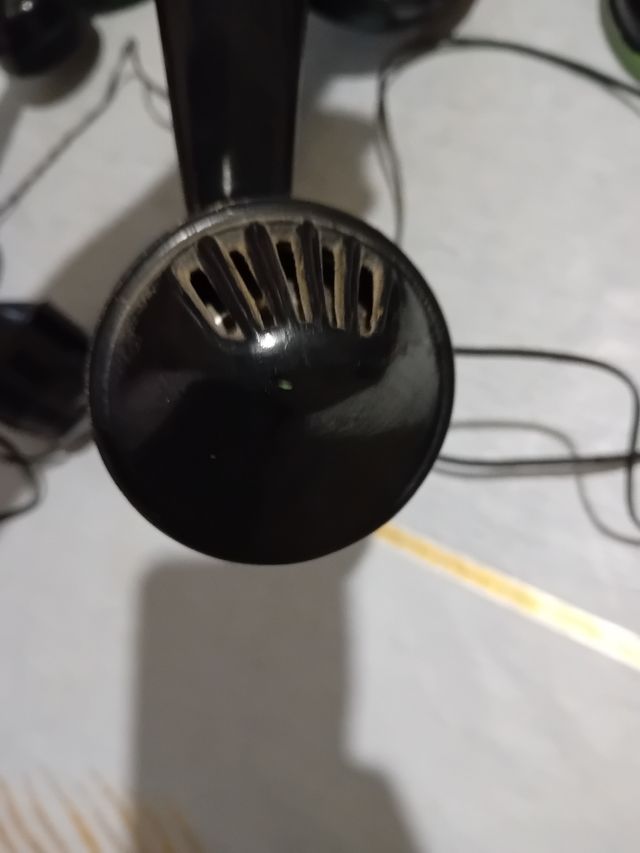 Tres teléfonos  muibiejos