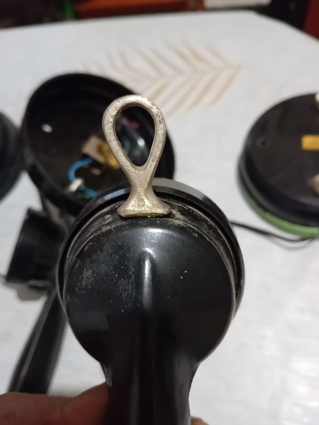 Tres teléfonos  muibiejos