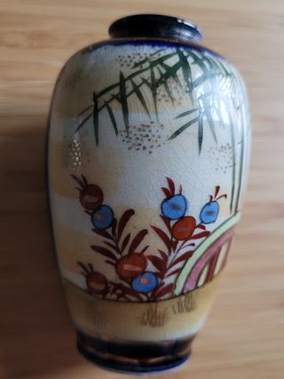 piccolo vaso giapponese dipinto a mano