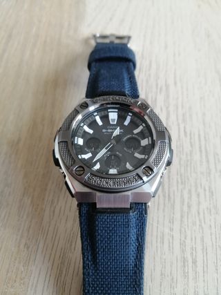 Reloj G-shock GST-W330AC-2AER con carga solar.