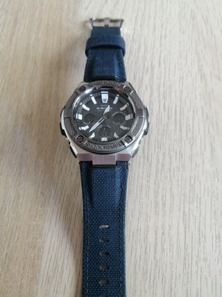 Reloj G-shock GST-W330AC-2AER con carga solar.