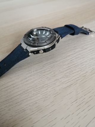 Reloj G-shock GST-W330AC-2AER con carga solar.