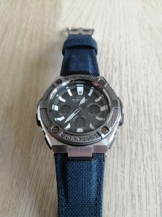 Reloj G-shock GST-W330AC-2AER con carga solar.