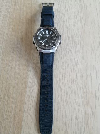 Reloj G-shock GST-W330AC-2AER con carga solar.