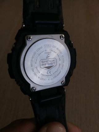Reloj G-shock GST-W330AC-2AER con carga solar.