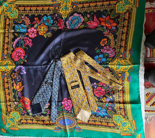 Corbatas y pañuelo GUCCI