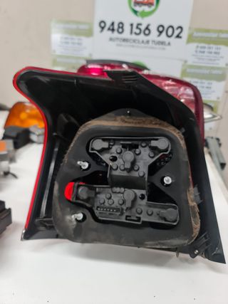 Piloto trasero derecho Toyota Avensis II