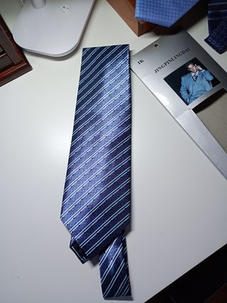 Corbata nueva marca GENDOR, poliéster