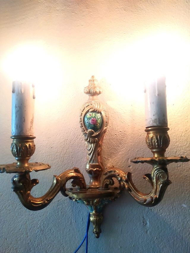 Antiguos apliques de bronce de pared